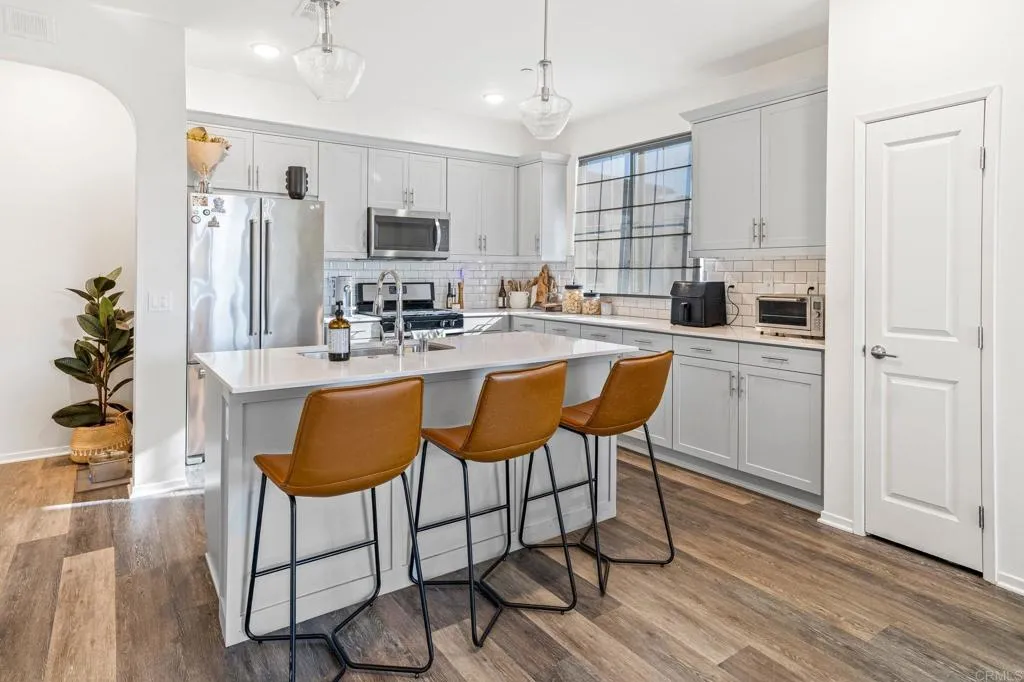 https://cdn.realtyfeed.com/cdn/127/306554929/94aa6cb491d2229a62f1d9ed1d605913.webp