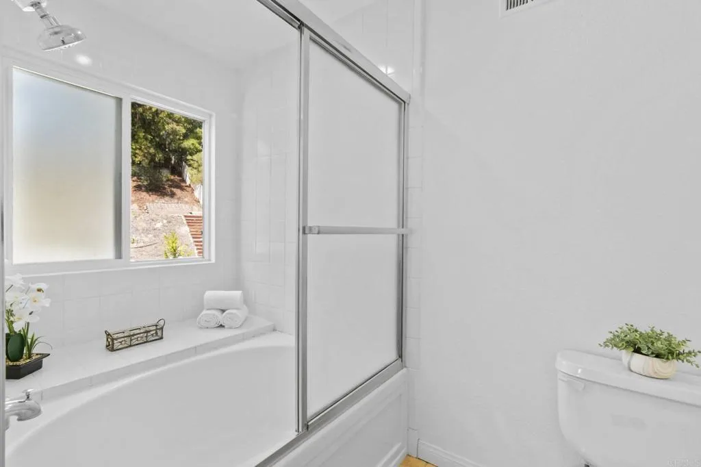 https://cdn.realtyfeed.com/cdn/127/306554932/628b203bcd6fbb2f7ceabfbad5a82353.webp
