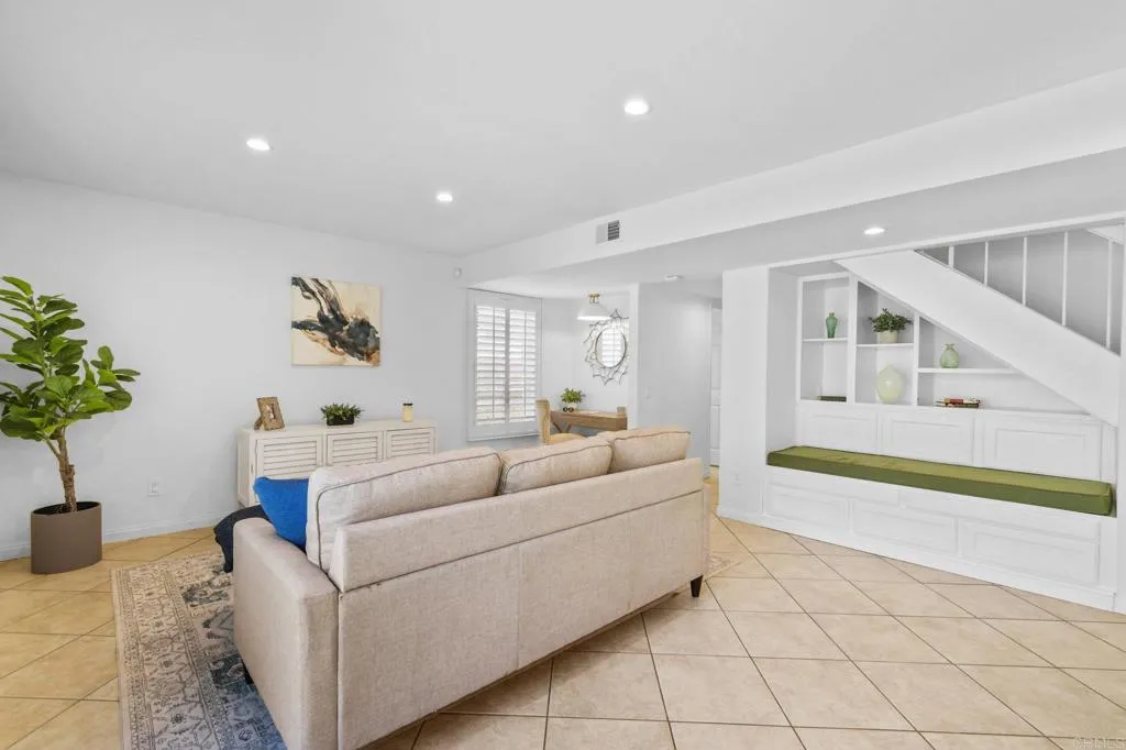 https://cdn.realtyfeed.com/cdn/127/306554932/ed092baa38ab2de2fda1b5c4974ffc30.webp