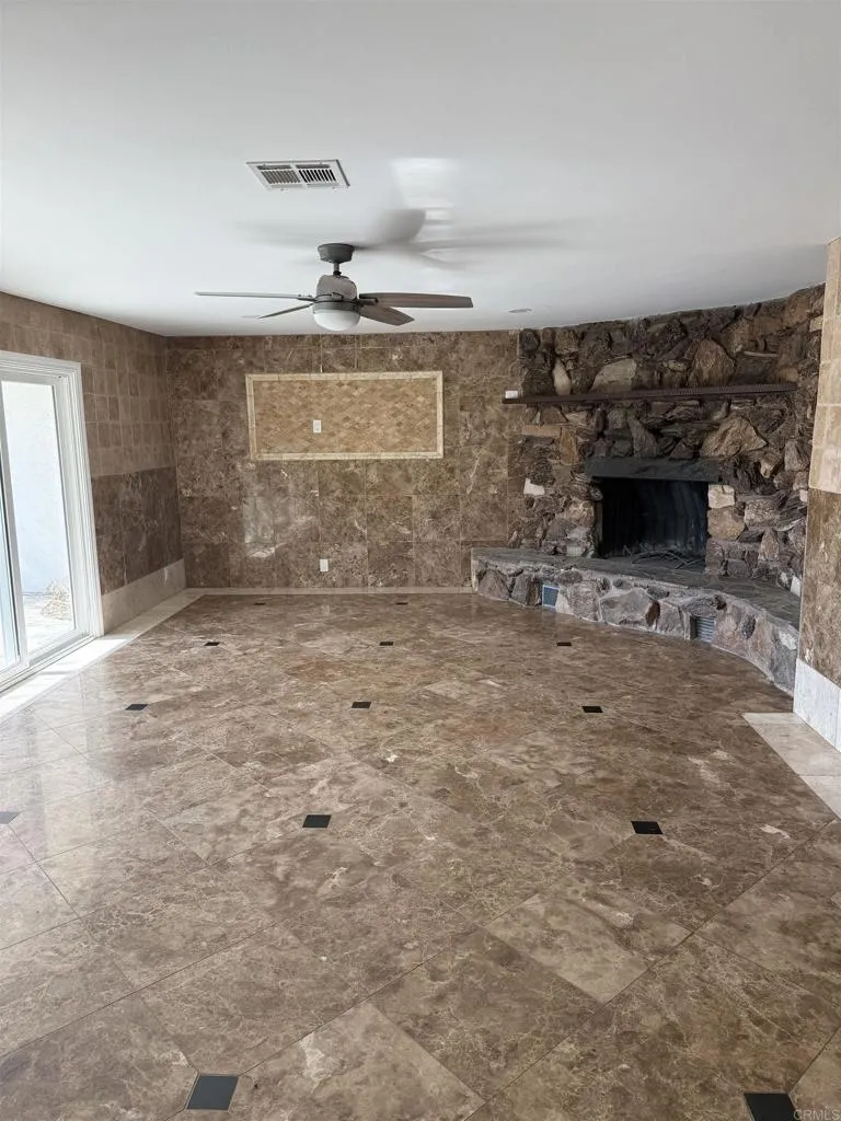 https://cdn.realtyfeed.com/cdn/127/306555039/19a72737626ef4376cbf85bf5ec2a9b4.webp