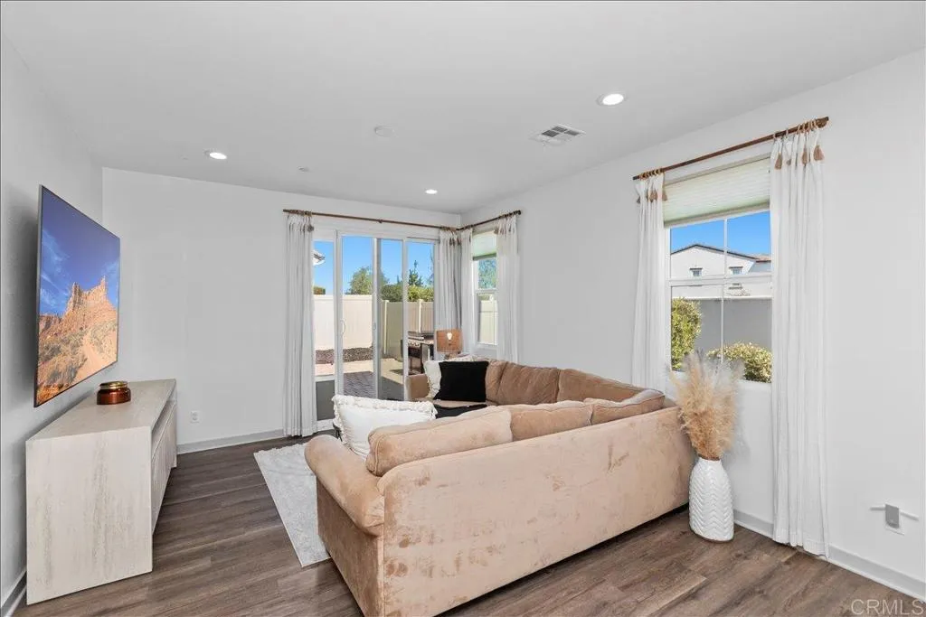 https://cdn.realtyfeed.com/cdn/127/306555058/83e06ecd8172fd00d7caa8ca23ed82b1.webp
