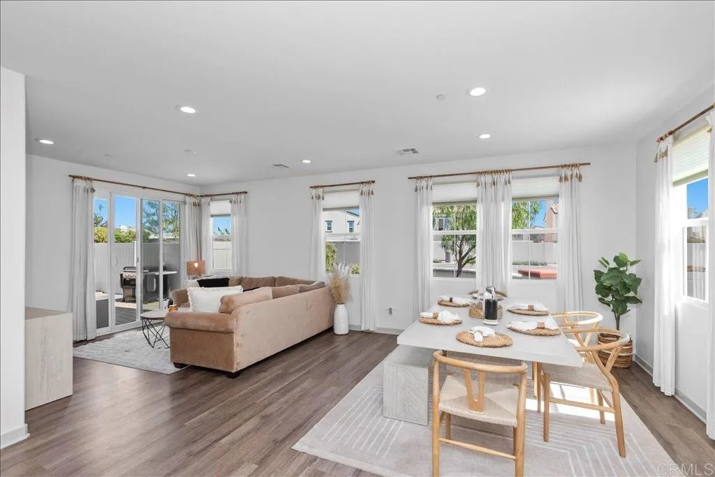 https://cdn.realtyfeed.com/cdn/127/306555058/f81ce665a62ed5d143c6892e9f8c300e.webp