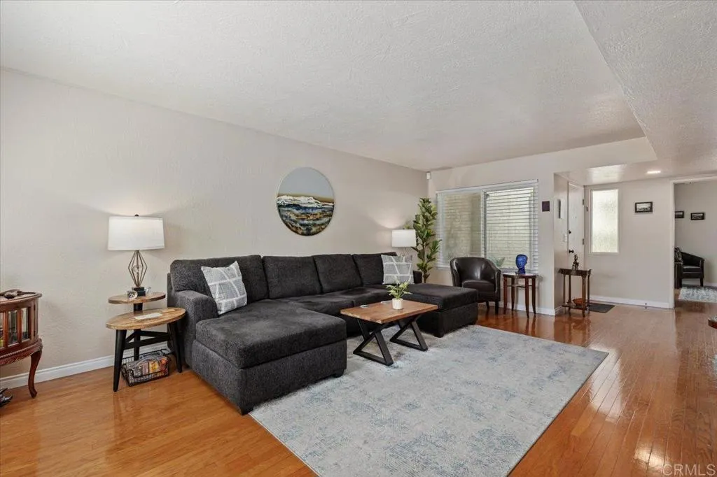 https://cdn.realtyfeed.com/cdn/127/306555059/215a253cc60cebe4d59c76d323fbb386.webp