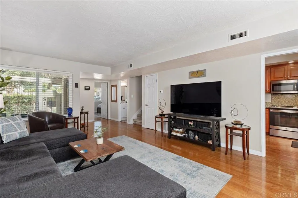 https://cdn.realtyfeed.com/cdn/127/306555059/a16f519b2e16af2d82cdcb5f917bc80a.webp