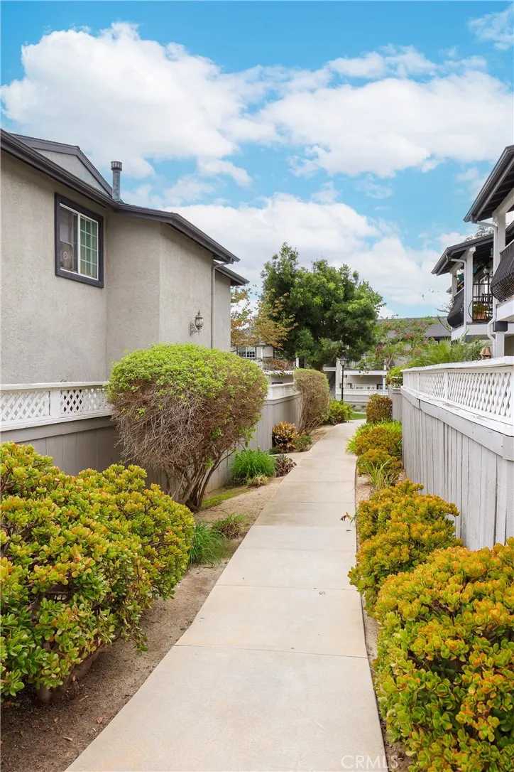https://cdn.realtyfeed.com/cdn/127/306555195/4b1f2ff27241cc026b01e288b13bacc6.webp