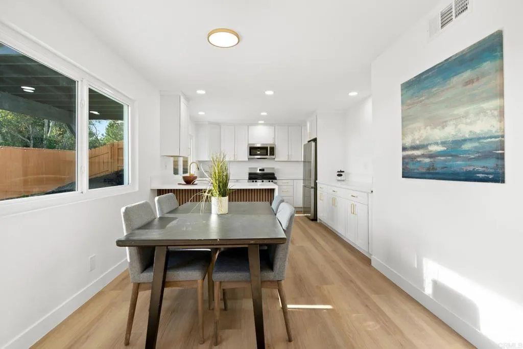 https://cdn.realtyfeed.com/cdn/127/306555342/cfbb2d9c068bddcc94e9f3110a794c21.webp