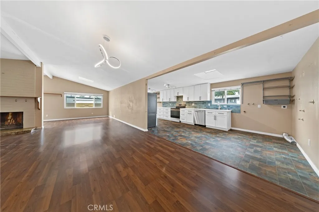 https://cdn.realtyfeed.com/cdn/127/306555509/28cae820b79bc5fc1c2fd31d56ff24f2.webp