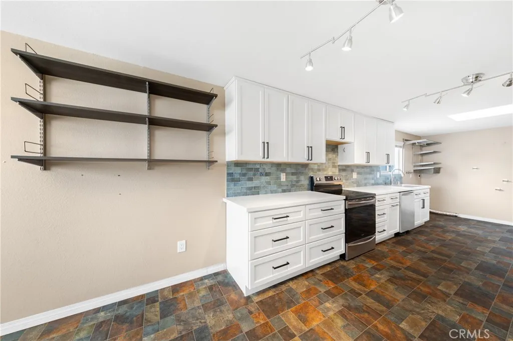 https://cdn.realtyfeed.com/cdn/127/306555509/c4ffd0c514f8e0447a8c94333362f573.webp