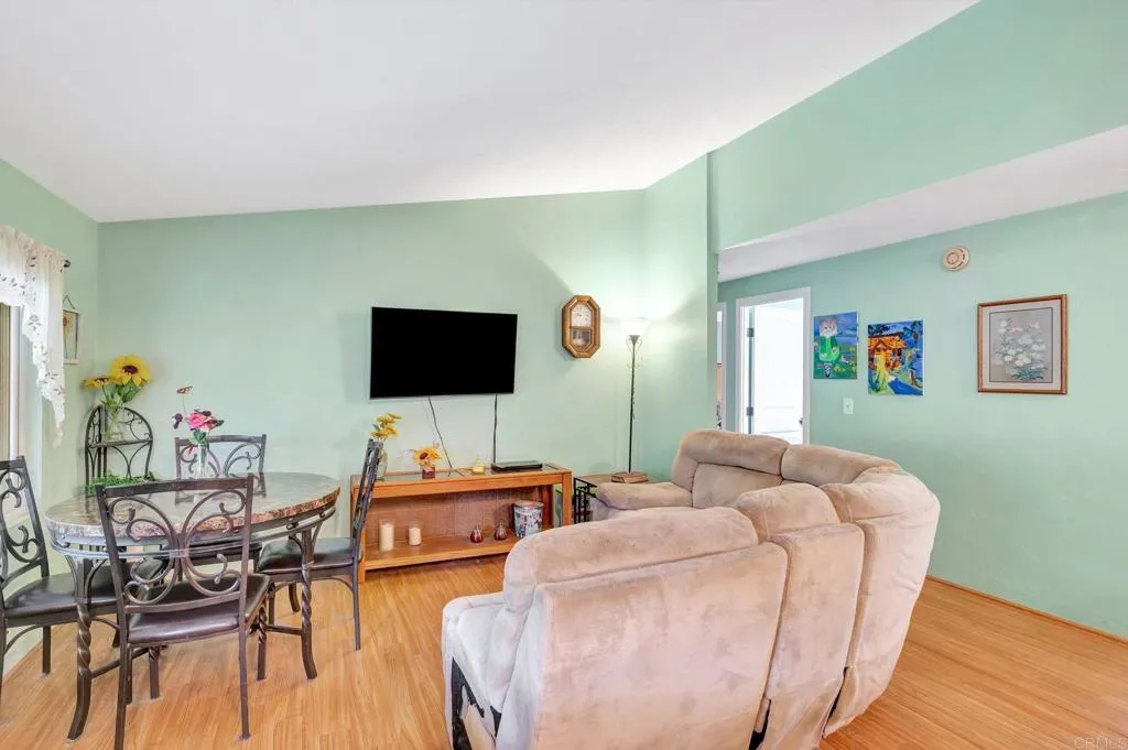 https://cdn.realtyfeed.com/cdn/127/306555604/180a090488ed2509f904924565a96886.webp