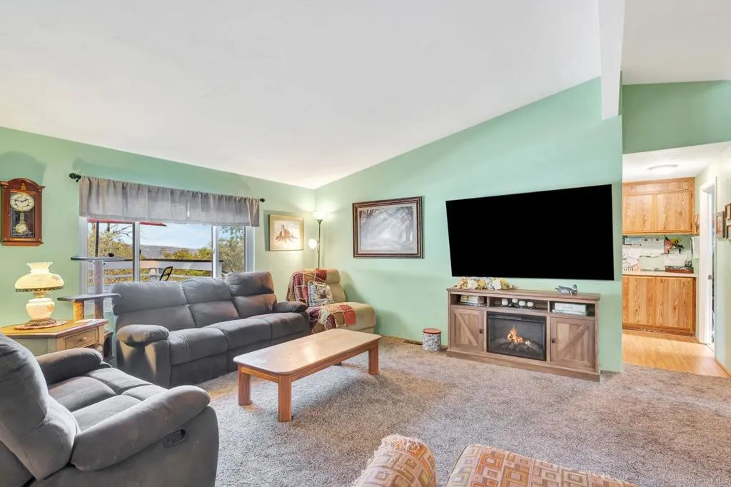 https://cdn.realtyfeed.com/cdn/127/306555604/3c1700bb74386deb3f16141113292c30.webp