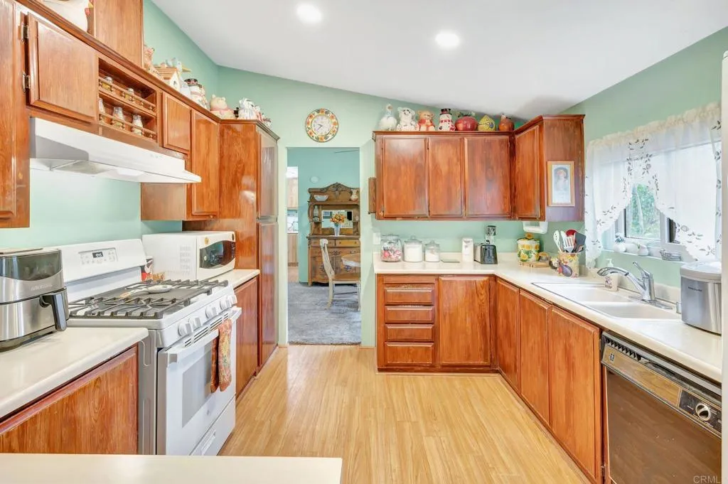 https://cdn.realtyfeed.com/cdn/127/306555604/e4c64a1a93afb66705b5bd0d882808a2.webp