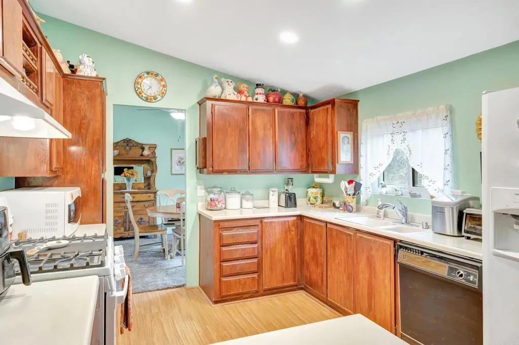 https://cdn.realtyfeed.com/cdn/127/306555604/e9b7ca5c266bd595a774319d51d85419.webp