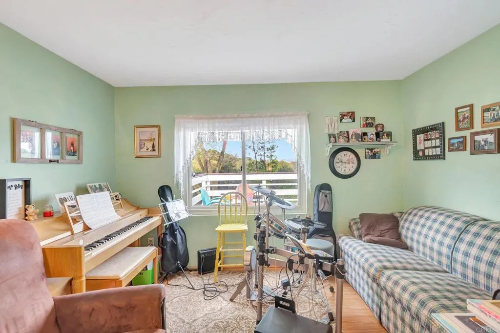 https://cdn.realtyfeed.com/cdn/127/306555604/f6aa7dca16fd03c9a99491e3a689c0c9.webp
