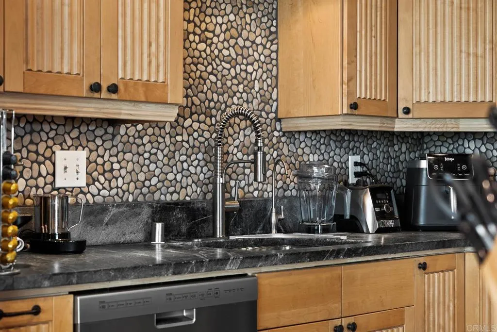 https://cdn.realtyfeed.com/cdn/127/306555623/2ed0247f606eee6623f01d35d0f9ce2f.webp
