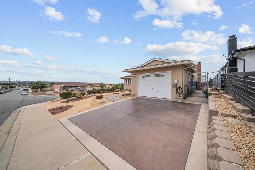 https://cdn.realtyfeed.com/cdn/127/306555623/92f8c4951e3eafa74ef545ac28a30738.webp