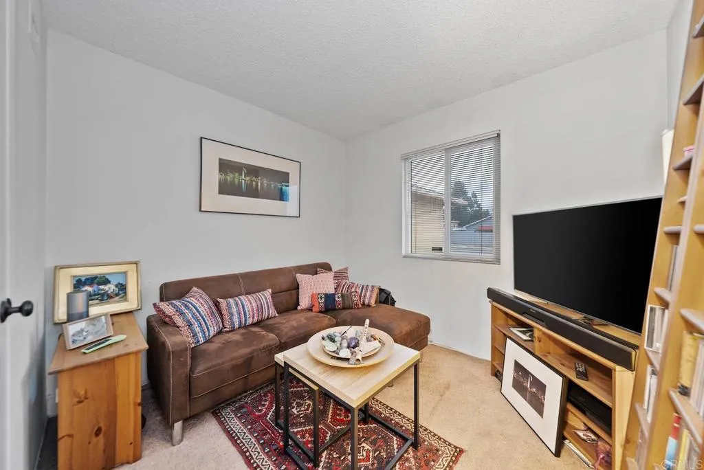 https://cdn.realtyfeed.com/cdn/127/306555623/9cc4dc7da36f1c99de3c6cdbebb41aa3.webp