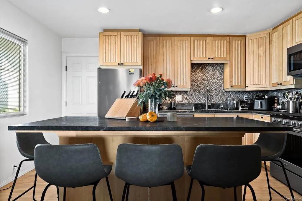 https://cdn.realtyfeed.com/cdn/127/306555623/dcc2f15e042df83f8b5794bcc9932925.webp