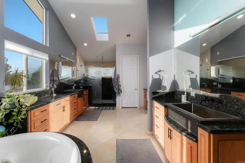 https://cdn.realtyfeed.com/cdn/127/306555626/224a8afcfc46b4bb5fa753cb3b166080.webp