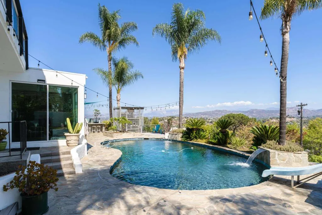 https://cdn.realtyfeed.com/cdn/127/306555626/364b49461c0e9b2a6a134a2b7e5b0d8e.webp