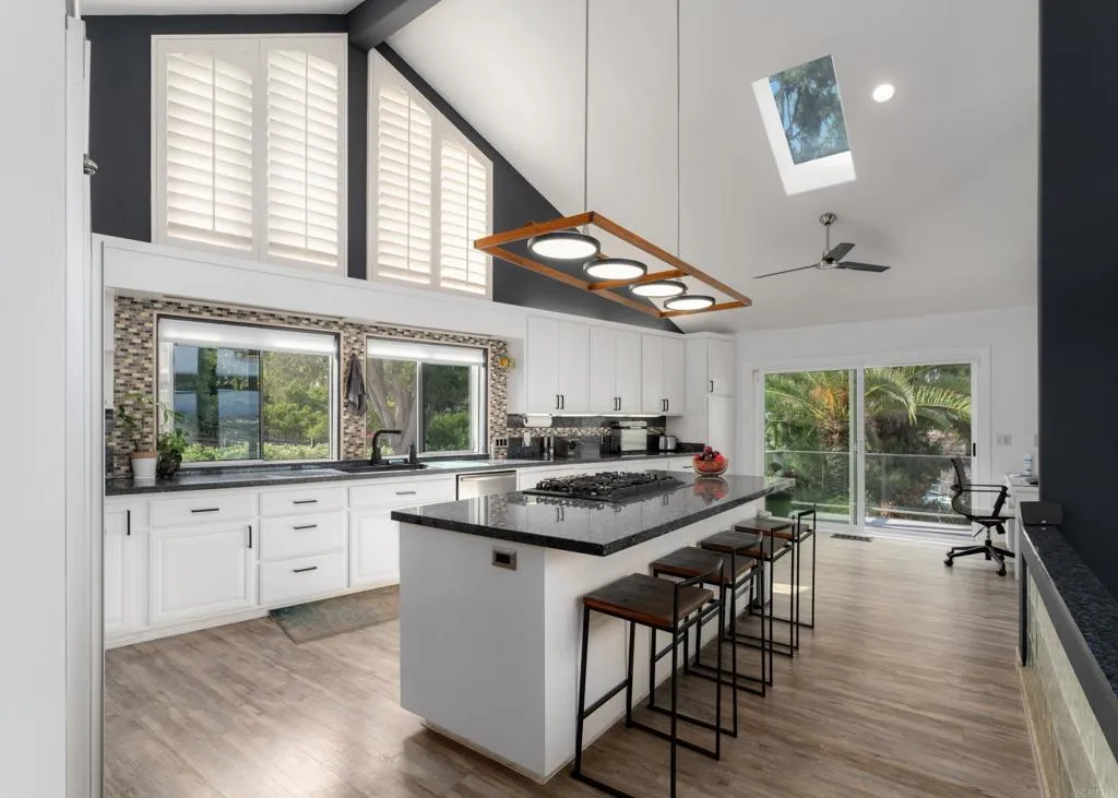 https://cdn.realtyfeed.com/cdn/127/306555626/b6fd1efab898f4119c05403febde1f66.webp