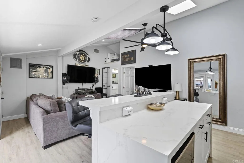 https://cdn.realtyfeed.com/cdn/127/306555670/06d010919616d94258d0006000415759.webp