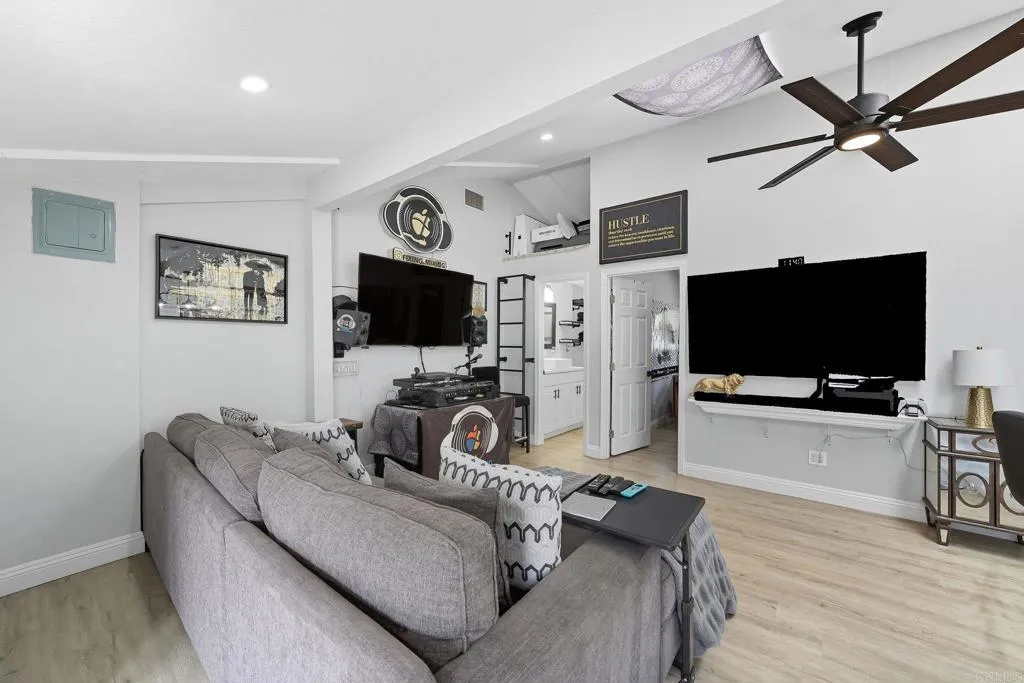 https://cdn.realtyfeed.com/cdn/127/306555670/ac8655f94247eb0469cb72598c701777.webp