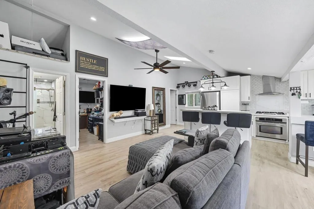 https://cdn.realtyfeed.com/cdn/127/306555670/c6047d0f4ec476cf81fff059626e3e5b.webp
