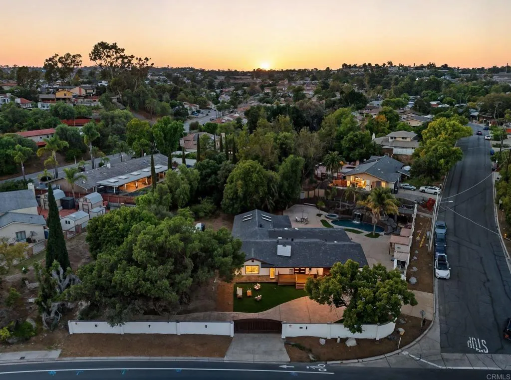 https://cdn.realtyfeed.com/cdn/127/306555670/e909cf578fb69fc5c8abf3e21c477013.webp