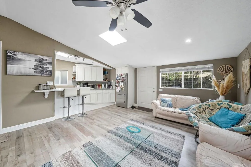 https://cdn.realtyfeed.com/cdn/127/306555670/fdb9ec30f82417d2f790748c6e924c79.webp