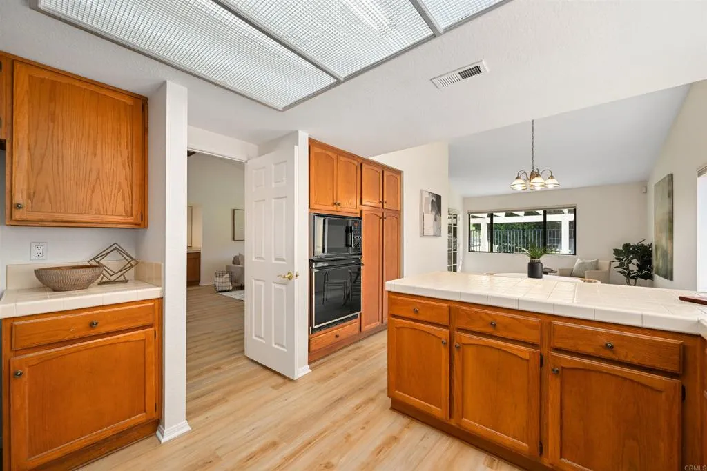 https://cdn.realtyfeed.com/cdn/127/306555745/8814140a4166c319fbc7797881c965e0.webp
