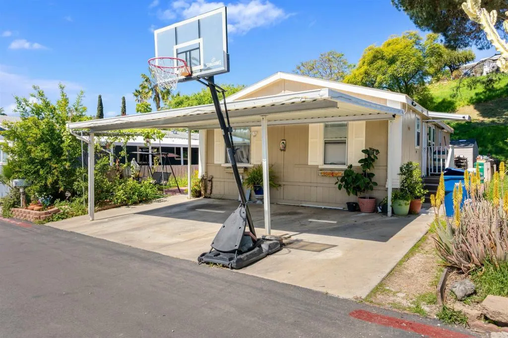 https://cdn.realtyfeed.com/cdn/127/306555760/afa1da6e0943b72527fa2f5e75a08e54.webp