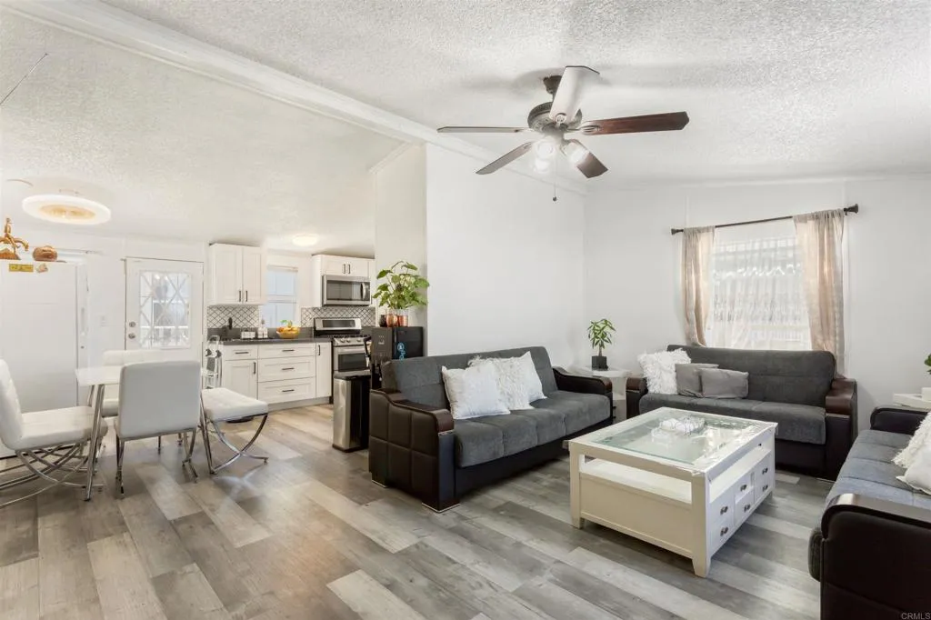 https://cdn.realtyfeed.com/cdn/127/306555760/bc1c0e0387cd57018cef3b1aeadb01ea.webp