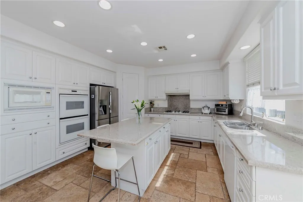 https://cdn.realtyfeed.com/cdn/127/306555846/012bb9b27c92683f9b1b00a0761ec4dc.webp