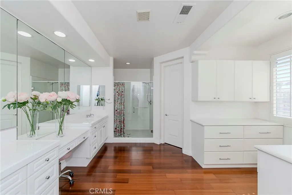 https://cdn.realtyfeed.com/cdn/127/306555846/9f575e03820a0a21f57f4c88d03f120e.webp