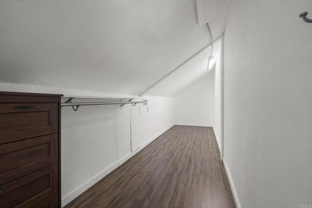 https://cdn.realtyfeed.com/cdn/127/306555871/8ecb6616d46deabfbbdb90cc2fc3eef1.webp