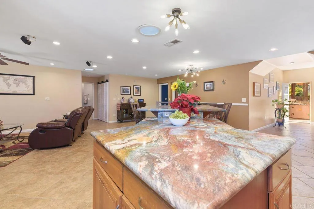 https://cdn.realtyfeed.com/cdn/127/306555886/58ee31337d40c243678c16c9abb7ab44.webp