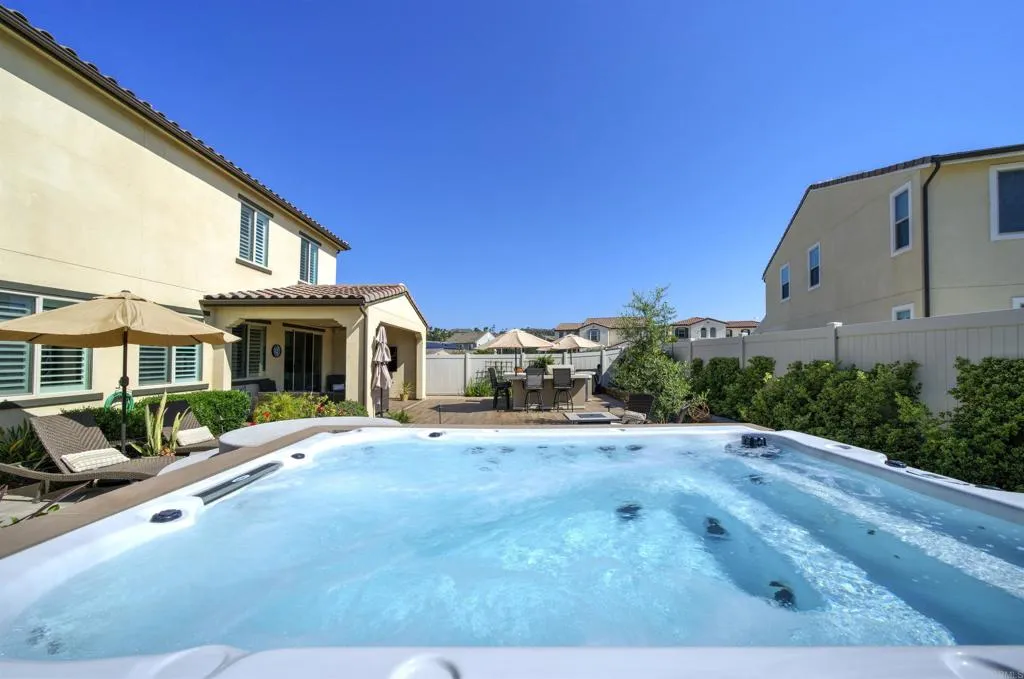 https://cdn.realtyfeed.com/cdn/127/306555917/18fd6ebe521e445414992d89ae1a0838.webp