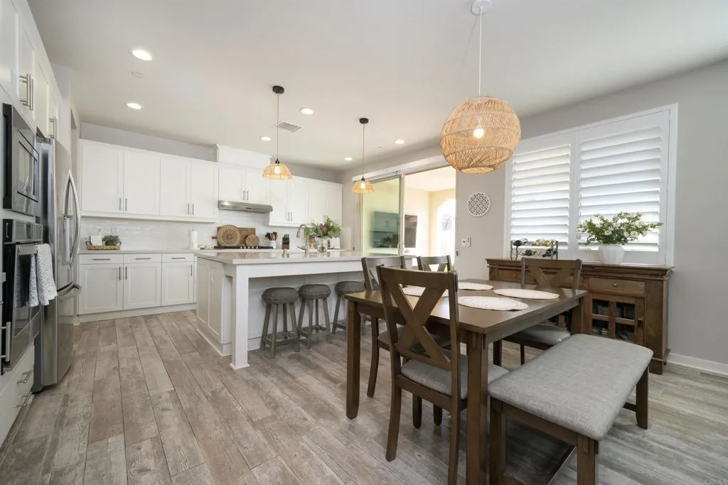 https://cdn.realtyfeed.com/cdn/127/306555917/76909fe366ae8cd27d8a4d160fbf7a59.webp