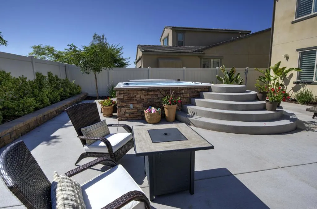 https://cdn.realtyfeed.com/cdn/127/306555917/fa116455f54216987976b7589bc352c8.webp