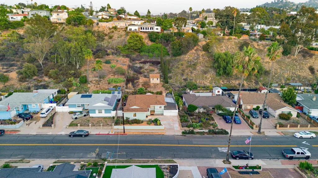 https://cdn.realtyfeed.com/cdn/127/306555929/37b6095889f988d24950d83963399cf9.webp