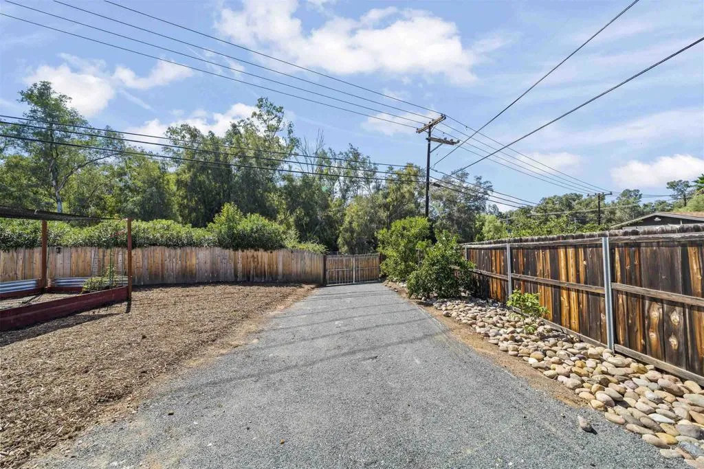 https://cdn.realtyfeed.com/cdn/127/306555940/21446ac0e6c0c5f668767eb1c03d7b79.webp