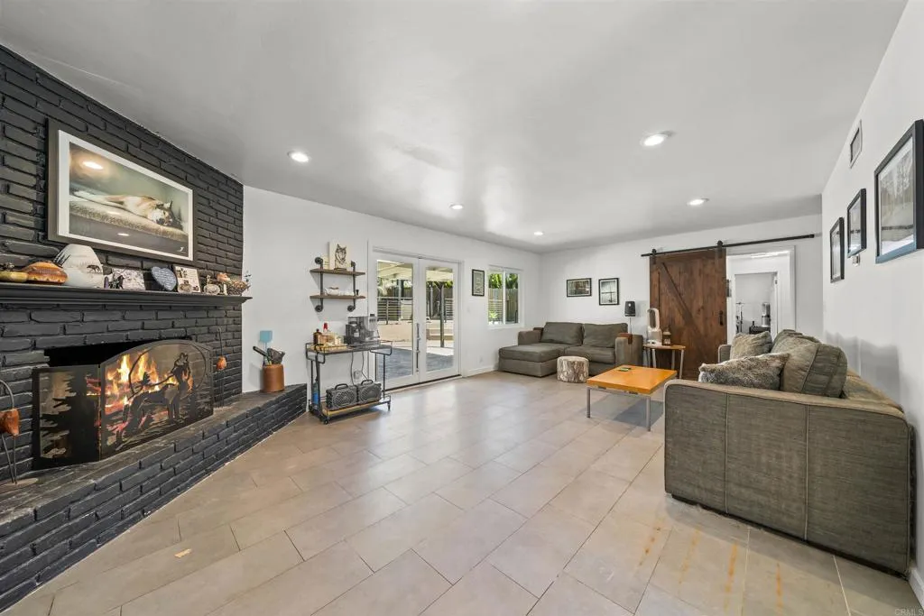 https://cdn.realtyfeed.com/cdn/127/306555940/2ef51eb1b8d46a0545a0cd058111c1d1.webp