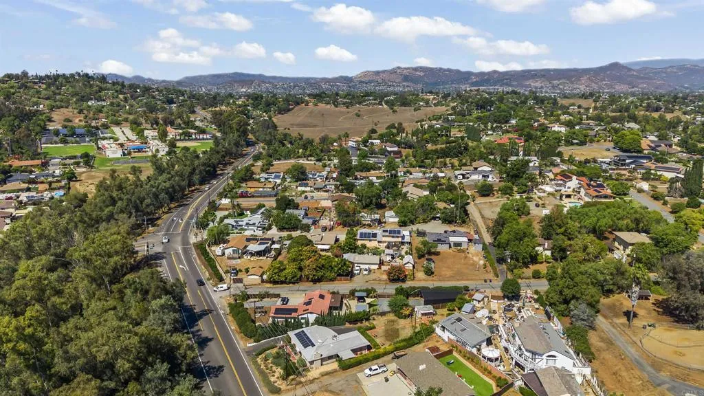 https://cdn.realtyfeed.com/cdn/127/306555940/9b5daed8772f964b1075b07ee126e999.webp