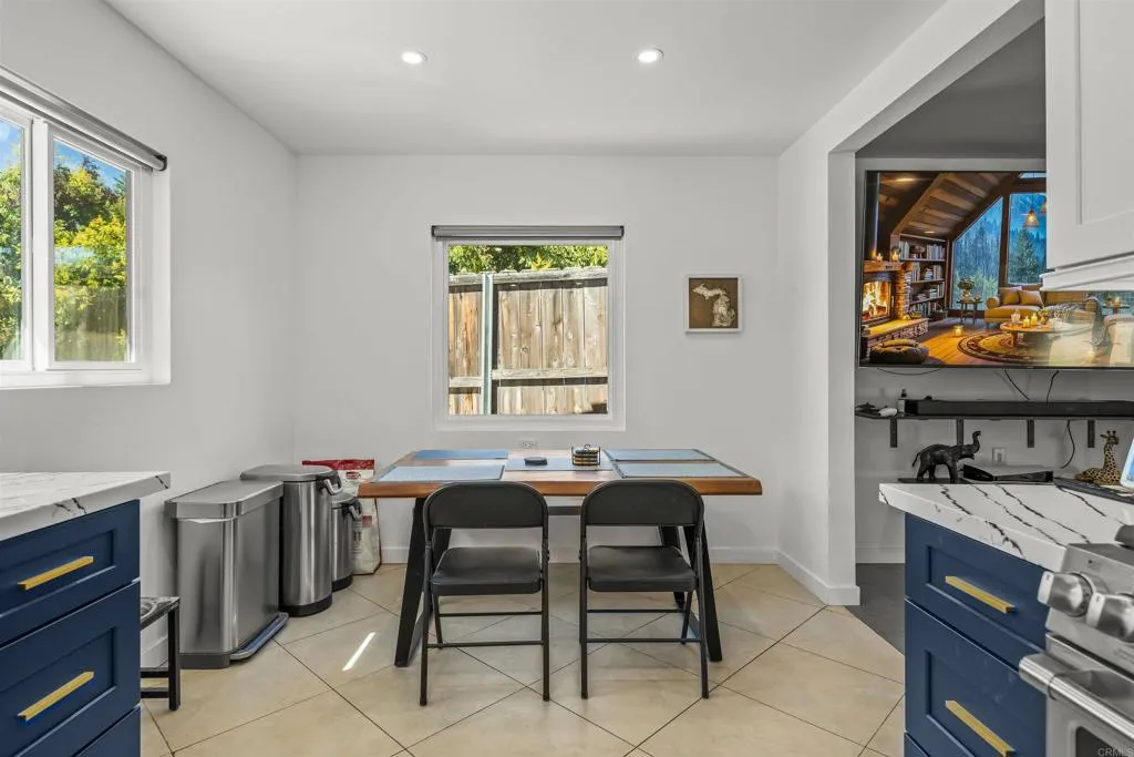 https://cdn.realtyfeed.com/cdn/127/306555940/f0e81fcd6d14bf13939a2d050d90a99f.webp