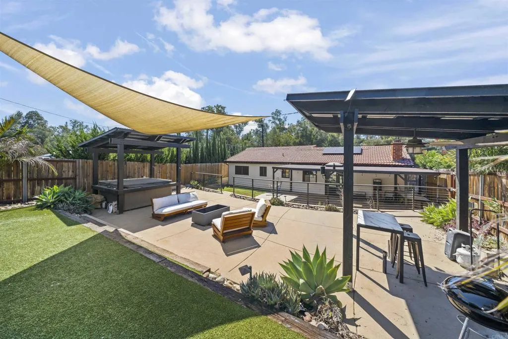 https://cdn.realtyfeed.com/cdn/127/306555940/f881a42875c650f07abbcf370fb0dfc1.webp
