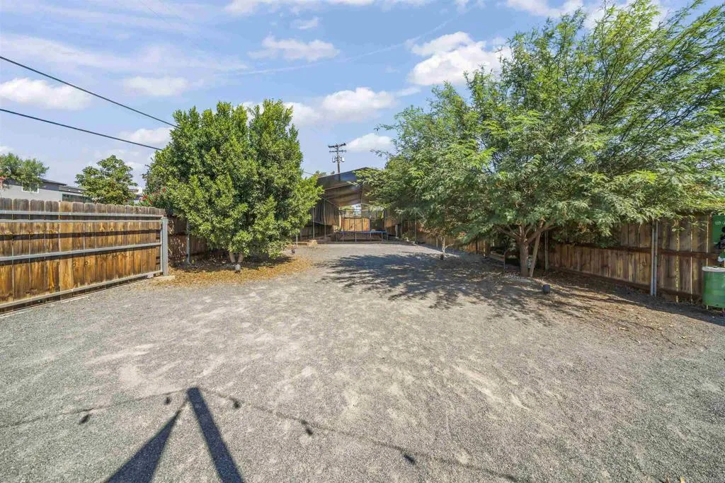 https://cdn.realtyfeed.com/cdn/127/306555940/fa7753b117d09fa6e270b795e1088dff.webp