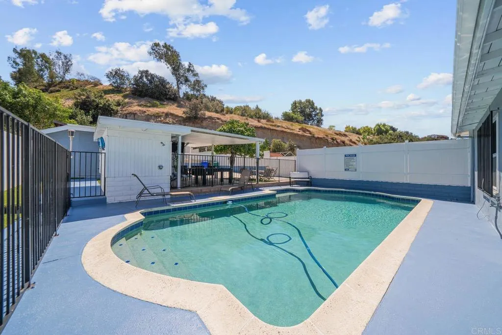 https://cdn.realtyfeed.com/cdn/127/306556020/3ad059a206cd3369eab51a93b830f3f7.webp