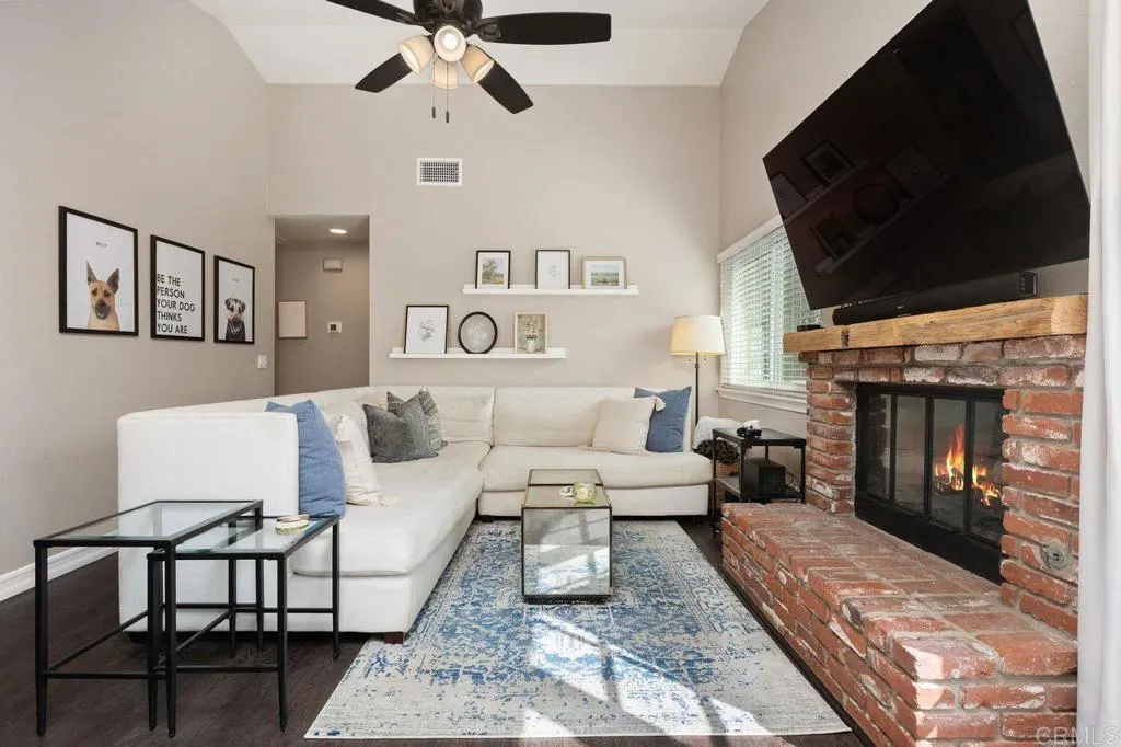 https://cdn.realtyfeed.com/cdn/127/306556025/deecebdd17f21f0421aa25f230ec69ad.webp