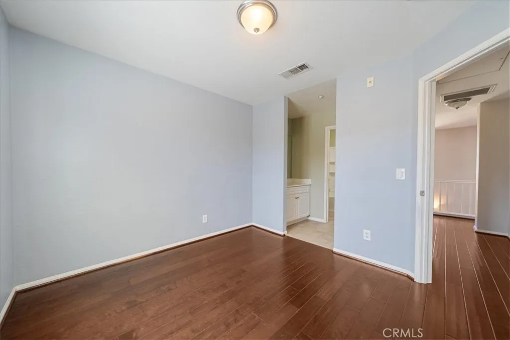 https://cdn.realtyfeed.com/cdn/127/306556062/1c1ad22e07125afbe0b590ab8d942804.webp