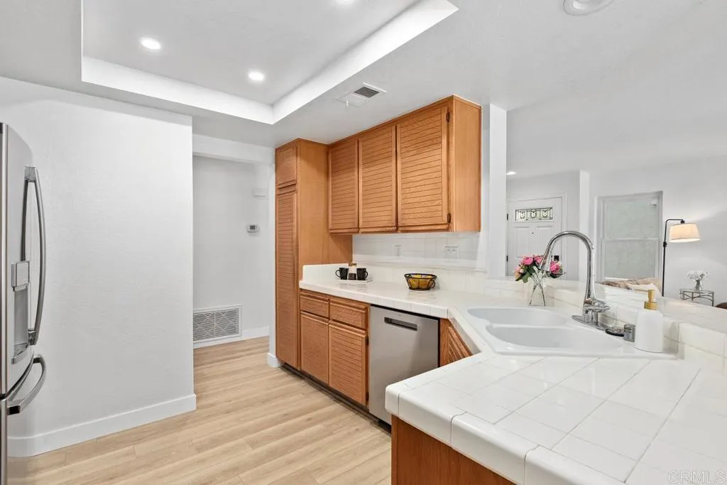 https://cdn.realtyfeed.com/cdn/127/306556068/5e5e3303ff827016c7b52d40a146fa0b.webp